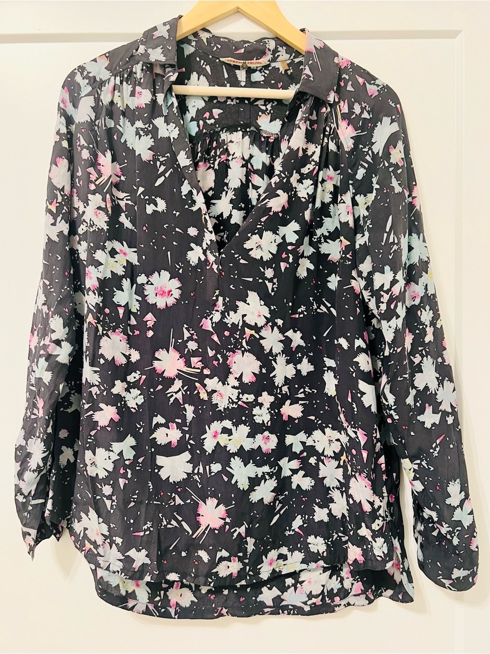 Rebecca Taylor Black Floral V-Neck Blouse with Pink and White Accents - Picture 6 of 9